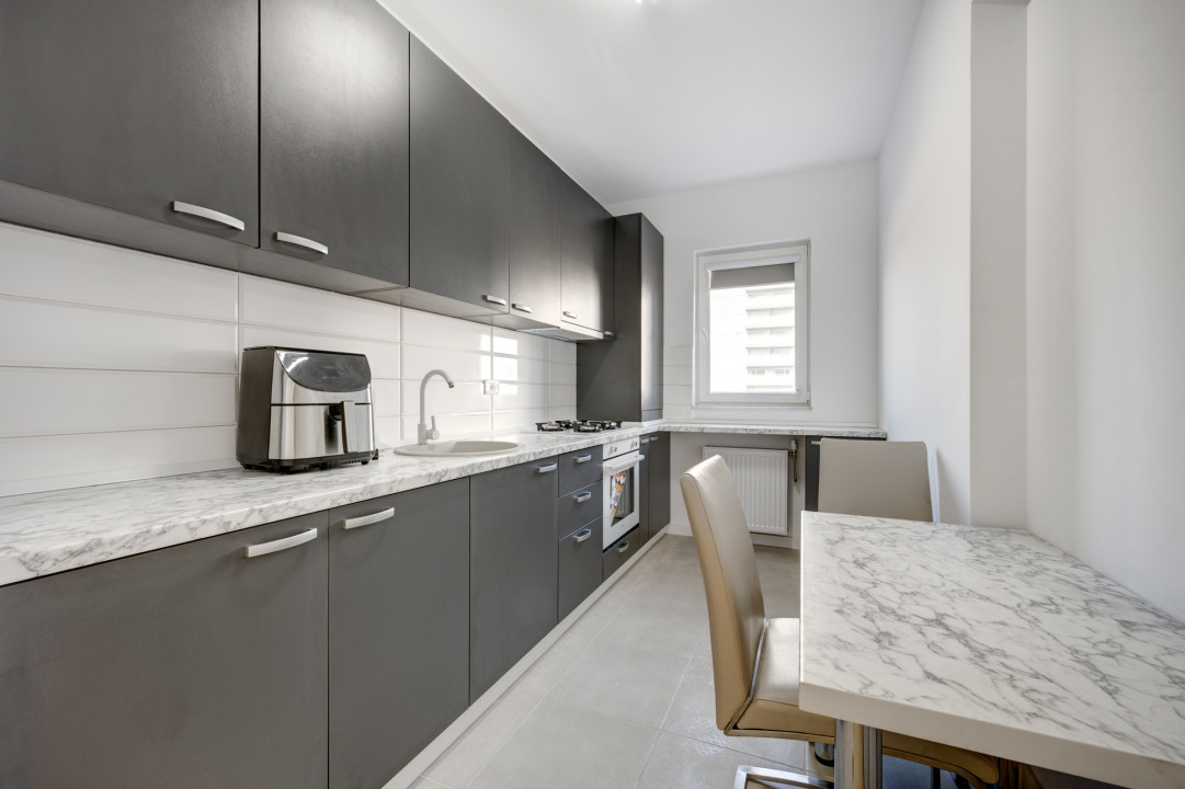 Apartament cu 2 camere - decomandat - prima inchiriere - loc parcare - piscina