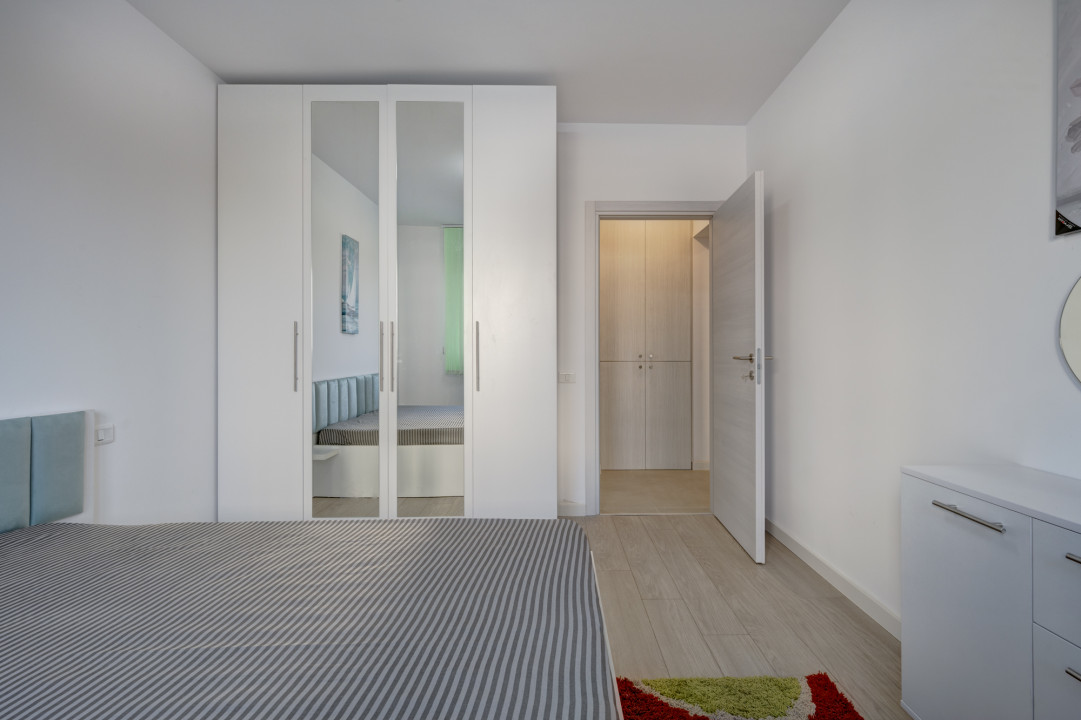 Apartament cu 2 camere - decomandat - mobilat complet - loc parcare - piscina