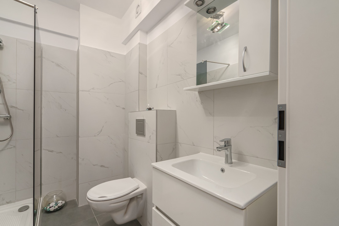 Garsoniera decomandată cu loc de parcare Str Oașului, etaj 1/3, mobilata-utilata