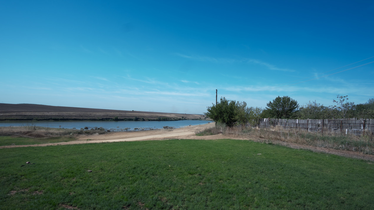 Casa langa balta Polcesti