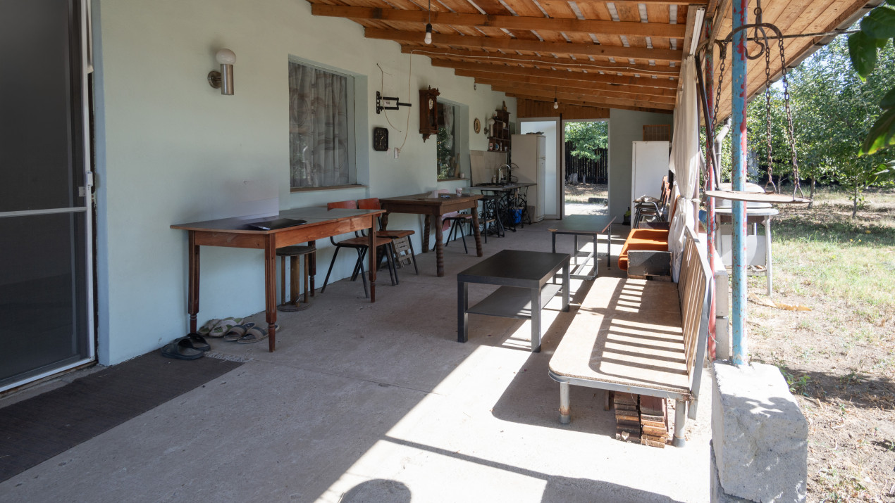 Casa langa balta Polcesti