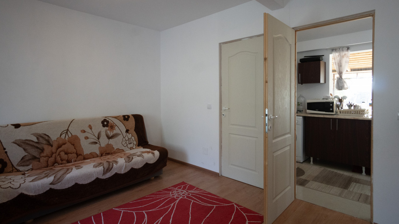 Casa langa balta Polcesti