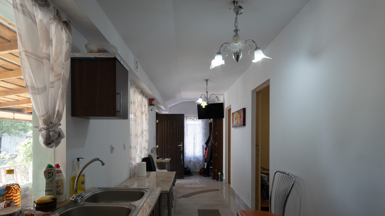 Casa langa balta Polcesti