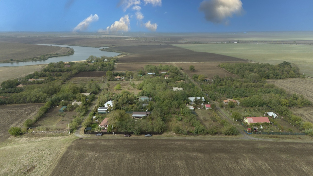 Casa langa balta Polcesti