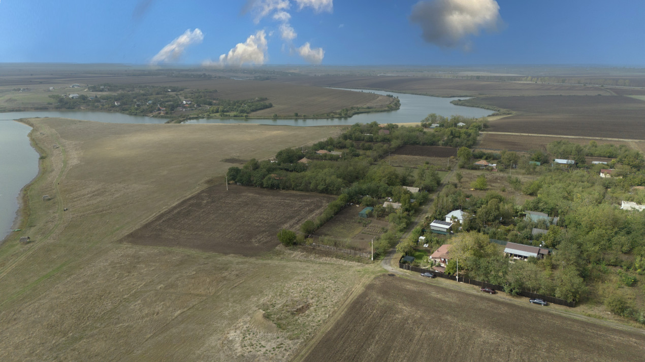 Casa langa balta Polcesti