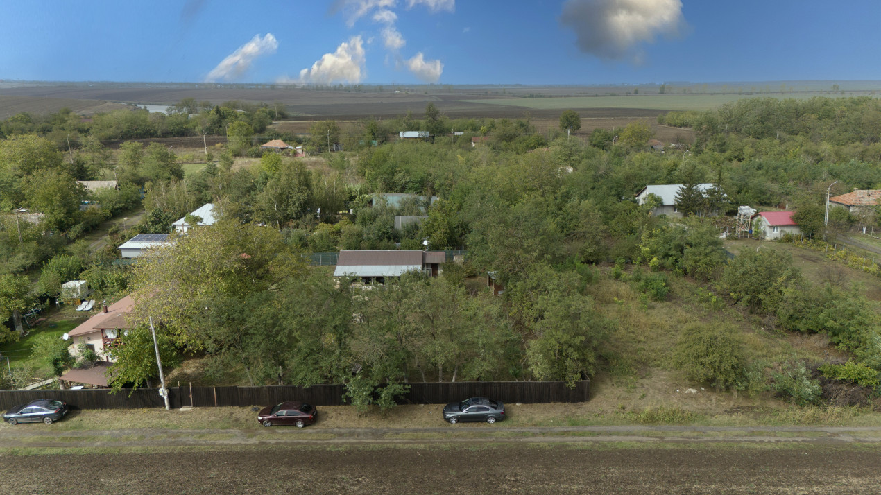 Casa langa balta Polcesti