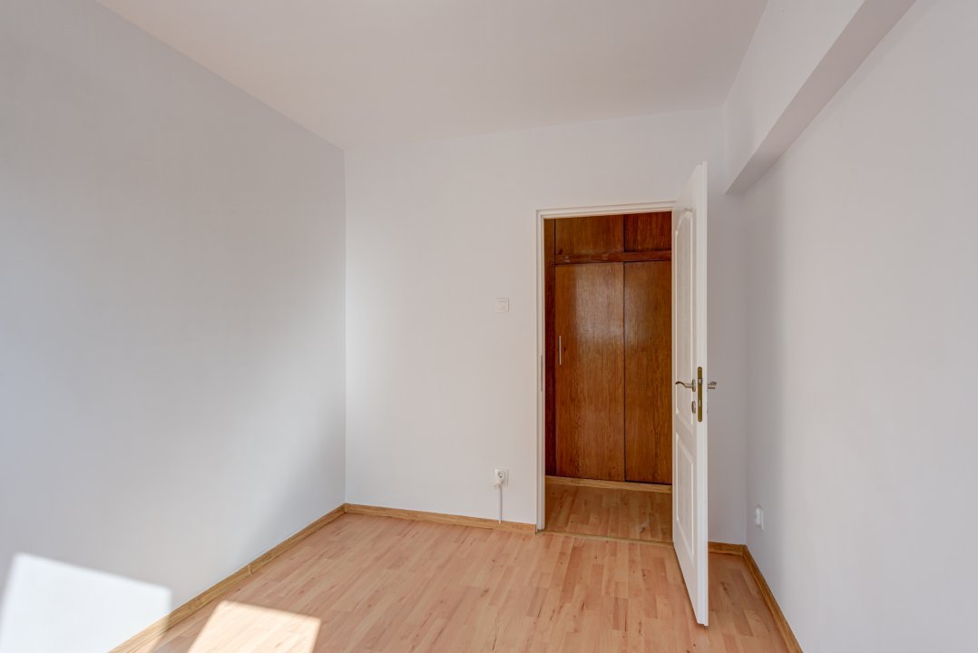 Apartament 3 camere mobilat si utilat Lacul Tei