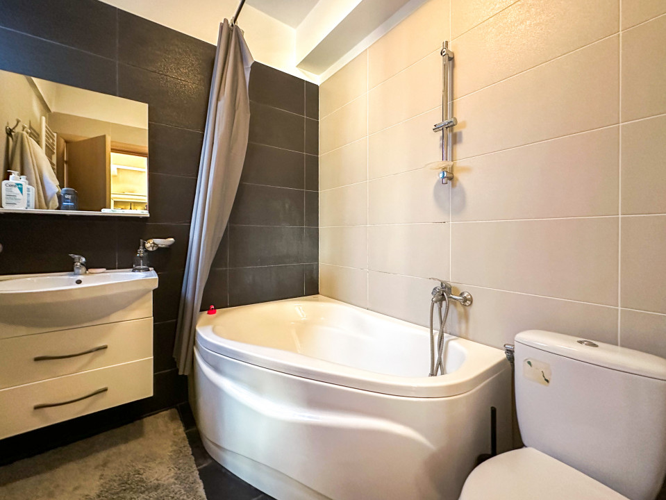 Metrou Jiului - apartament cu 3 camere și curte proprie + 2 parcări