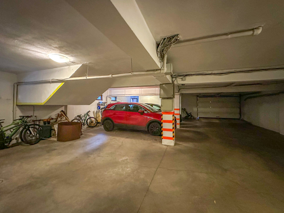 Metrou Jiului - apartament cu 3 camere și curte proprie + 2 parcări