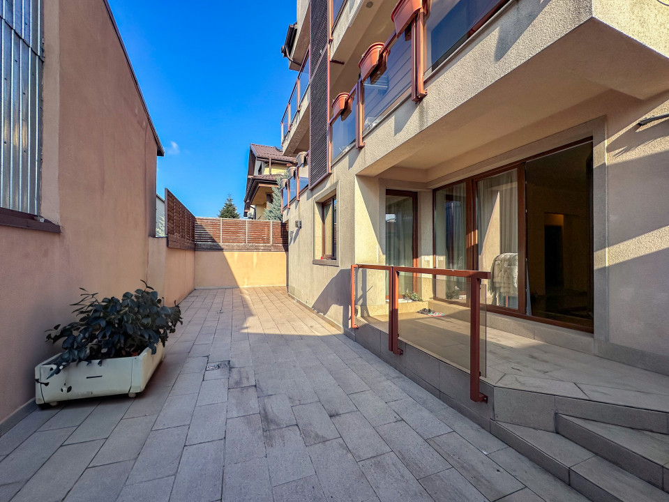 Metrou Jiului - apartament cu 3 camere și curte proprie + 2 parcări