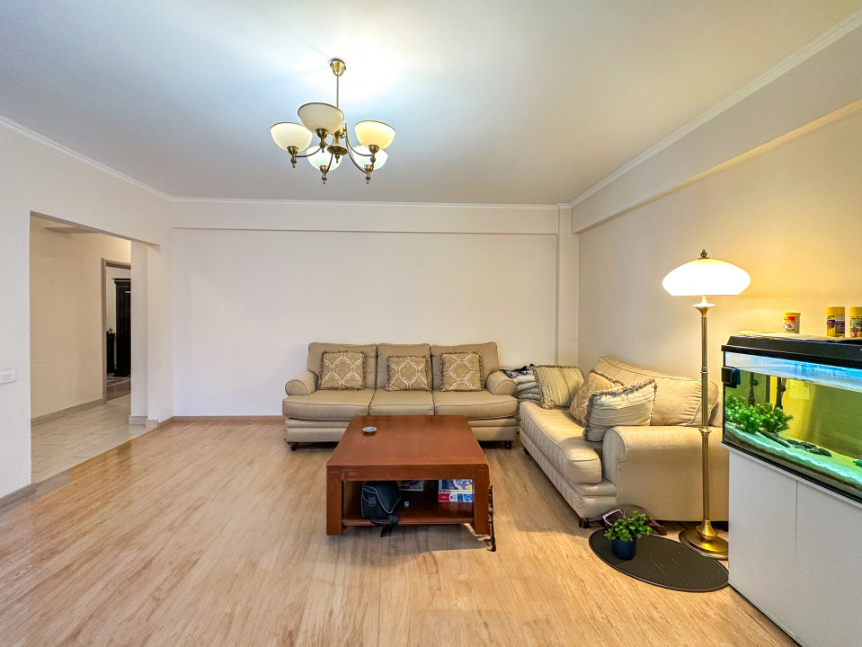 Metrou Jiului - apartament cu 3 camere și curte proprie + 2 parcări