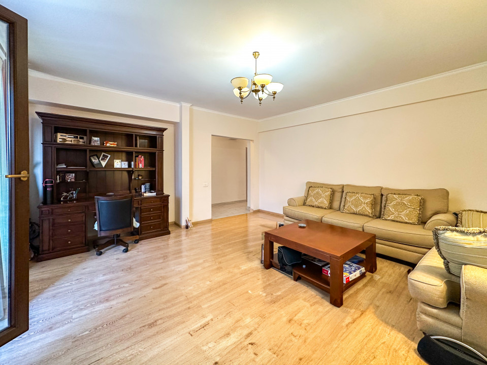 Metrou Jiului - apartament cu 3 camere și curte proprie + 2 parcări