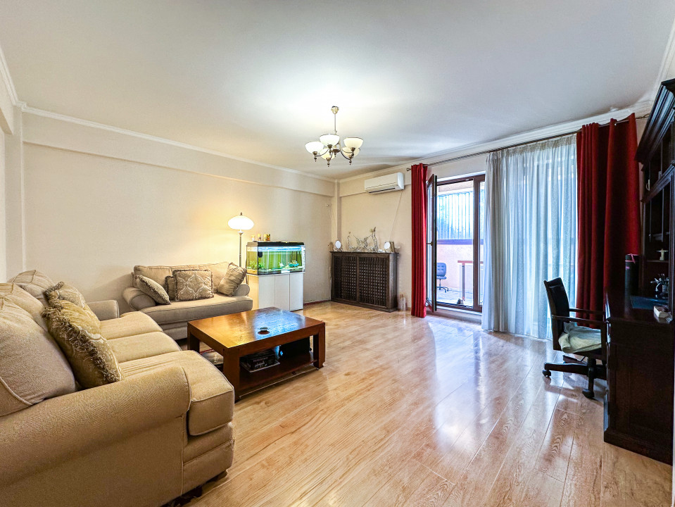 Metrou Jiului - apartament cu 3 camere și curte proprie + 2 parcări