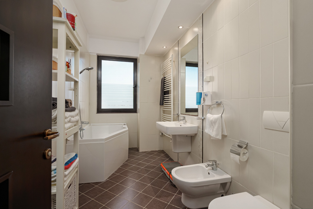 Apartament cu 4 camere, vedere către Pădurea Băneasa, zona Erou Iancu Nicolae