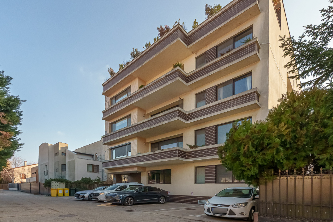 Apartament cu 4 camere, vedere către Pădurea Băneasa, zona Erou Iancu Nicolae