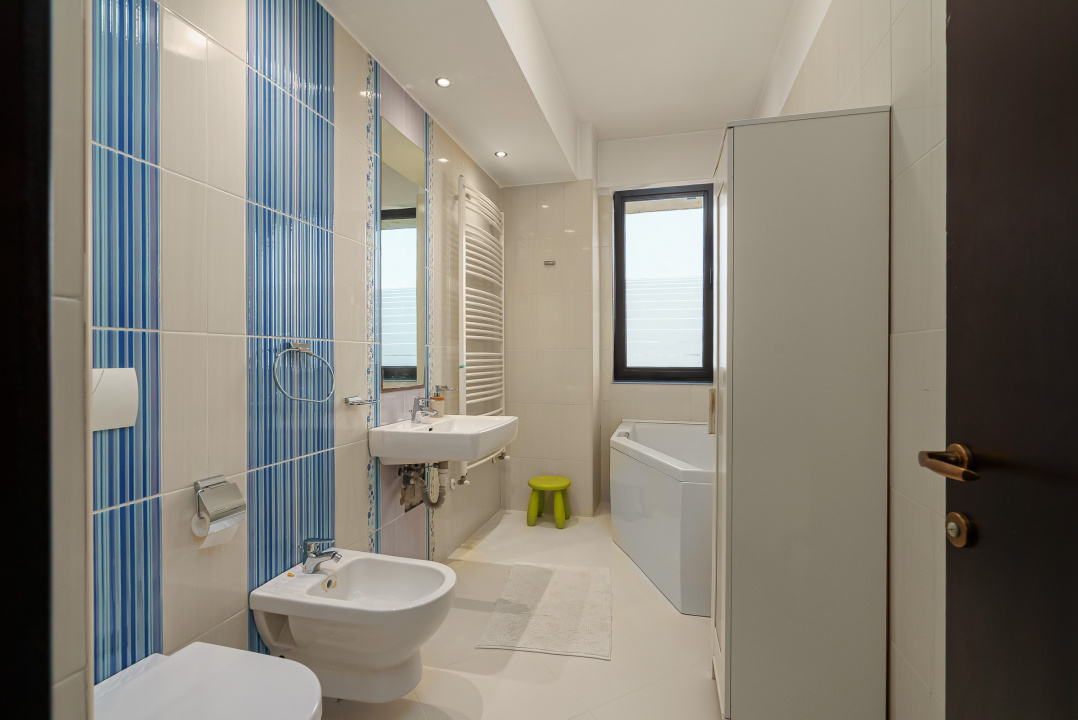 Apartament cu 4 camere, vedere către Pădurea Băneasa, zona Erou Iancu Nicolae