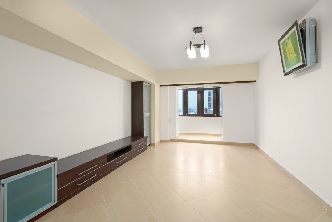 3 camere de închiriat Rond Alba Iulia-Restaurant Arogant pretabil birou