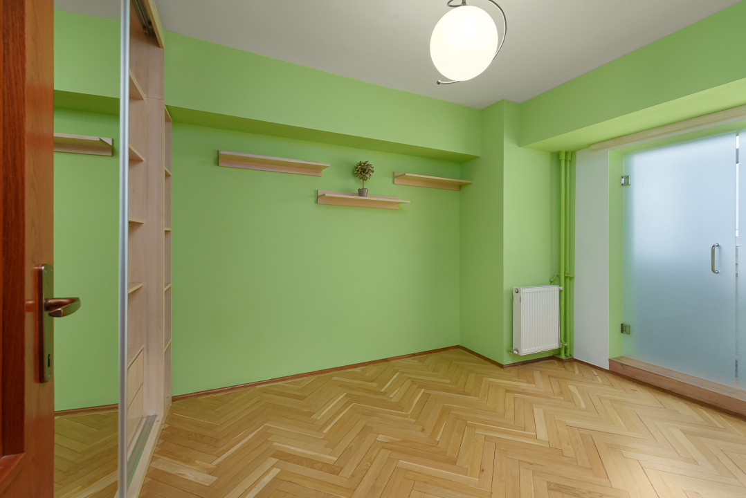 3 camere de închiriat Rond Alba Iulia-Restaurant Arogant pretabil birou