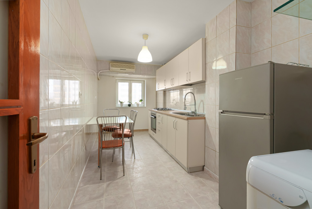 3 camere de închiriat Rond Alba Iulia-Restaurant Arogant pretabil birou