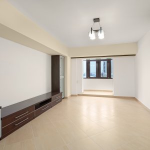 3 camere de închiriat Rond Alba Iulia-Restaurant Arogant pretabil birou