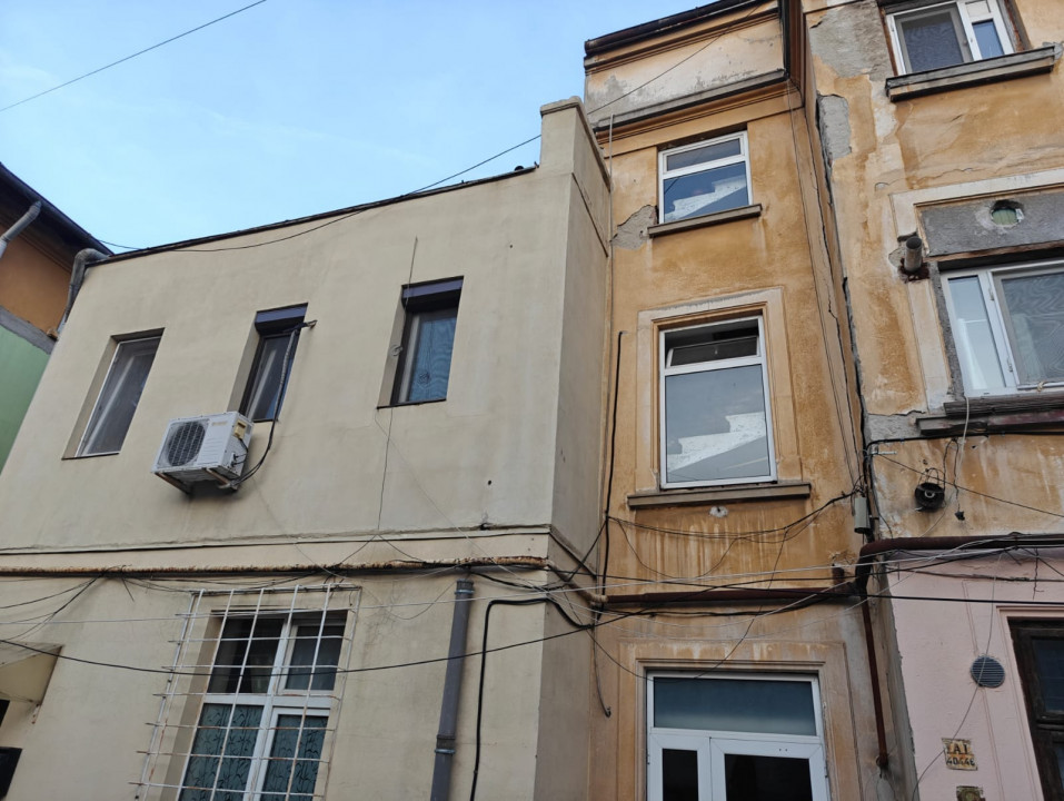 Garsonieră decomandată – 32 mp +  beci 40 mp  – Zona Universitate, București