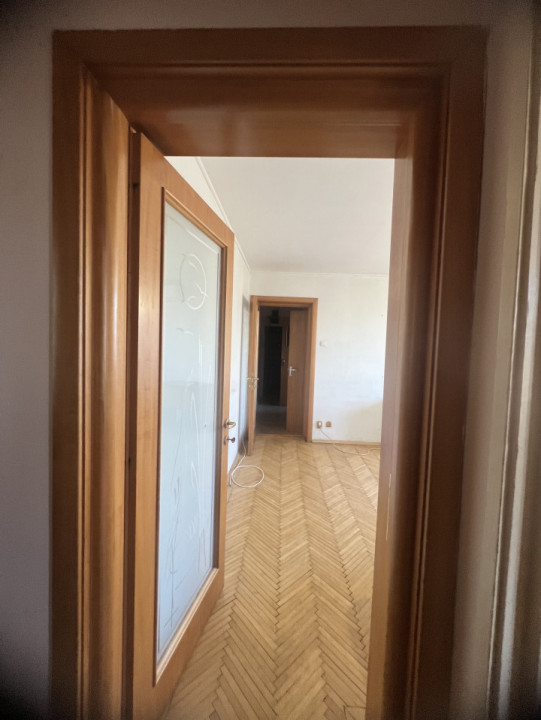 BRANCOVEANU Apartament 3 camere, localizare excelenta- DE RENOVAT