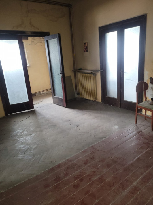 Casă centrală, singur curte - Cosbuc, Casa Poporului, Parcul Carol,  s.t. 468 mp