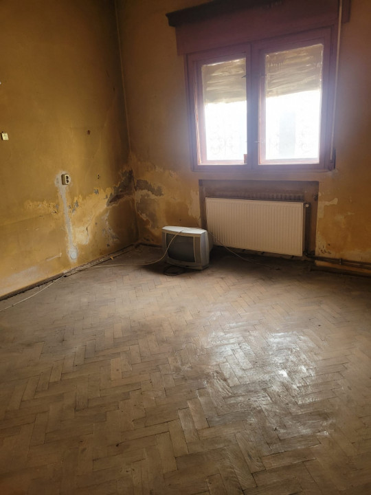 Casă centrală, singur curte - Cosbuc, Casa Poporului, Parcul Carol,  s.t. 468 mp