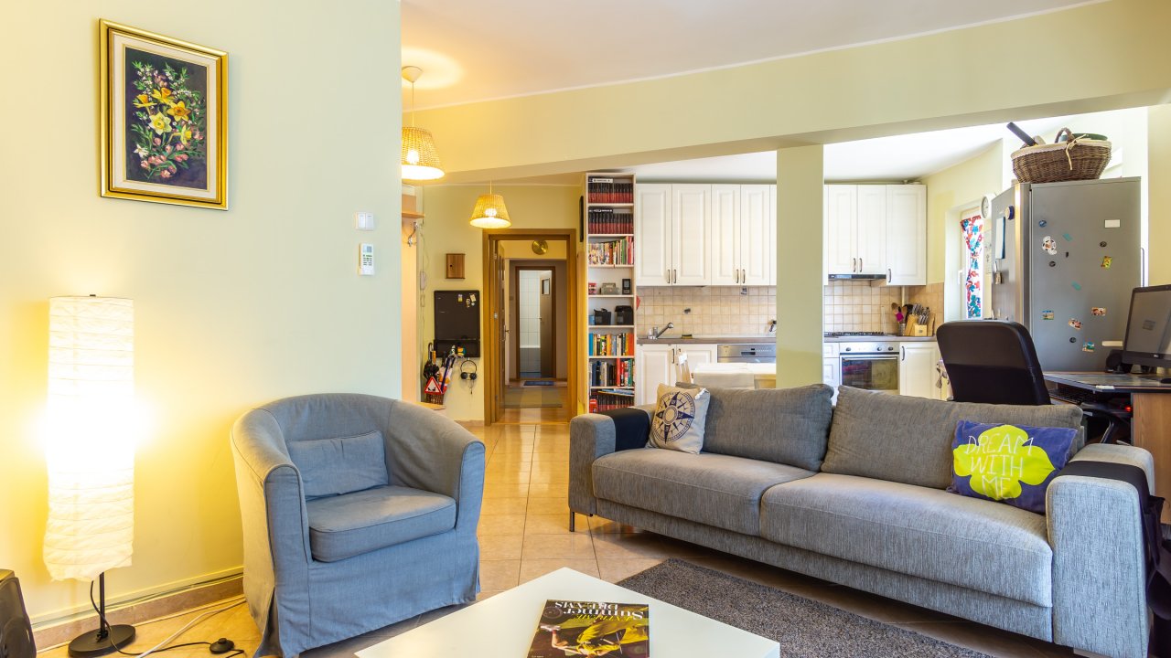 3 camere decomandat cu 2 bai, 2 balcoane, complet mobilat si utilat, langa parc