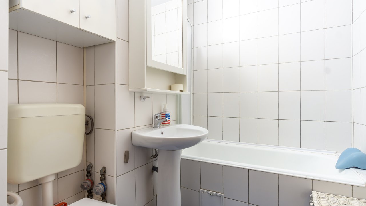 3 camere decomandat cu 2 bai, 2 balcoane, complet mobilat si utilat, langa parc