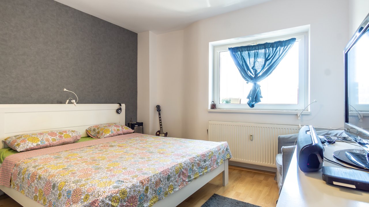 3 camere decomandat cu 2 bai, 2 balcoane, complet mobilat si utilat, langa parc