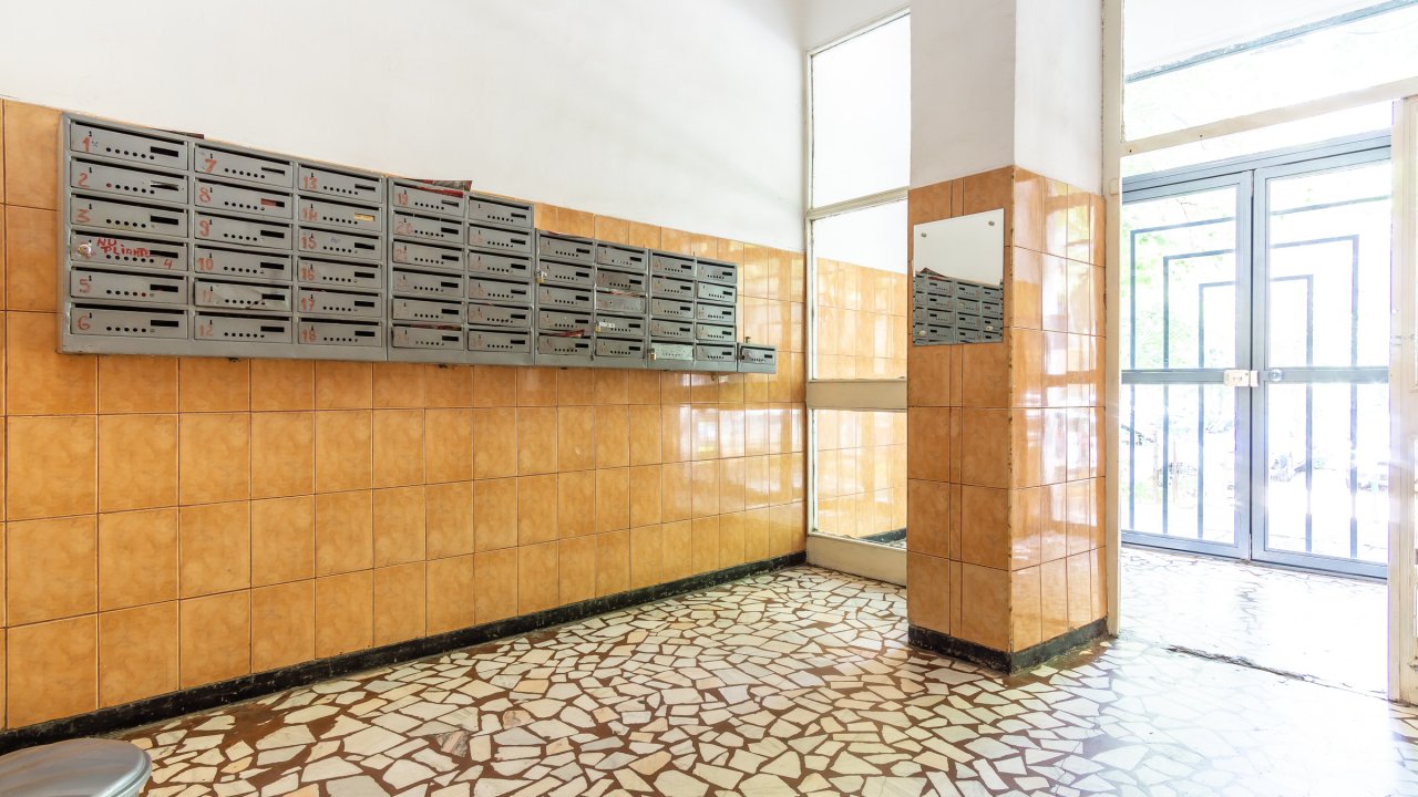 3 camere decomandat cu 2 bai, 2 balcoane, complet mobilat si utilat, langa parc