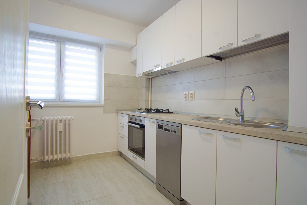 2 camere mobilat si utilat, renovat 2025, vedere spate, et 4, 2 AC, boiler, 1986