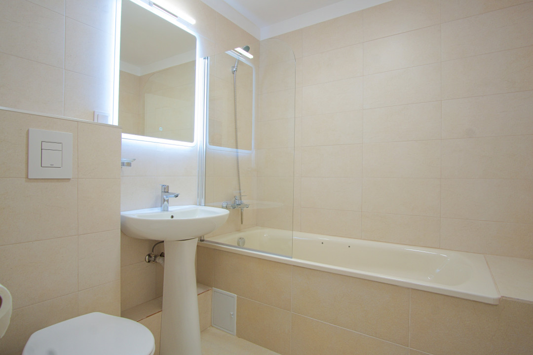 2 camere mobilat si utilat, renovat 2025, vedere spate, et 4, 2 AC, boiler, 1986