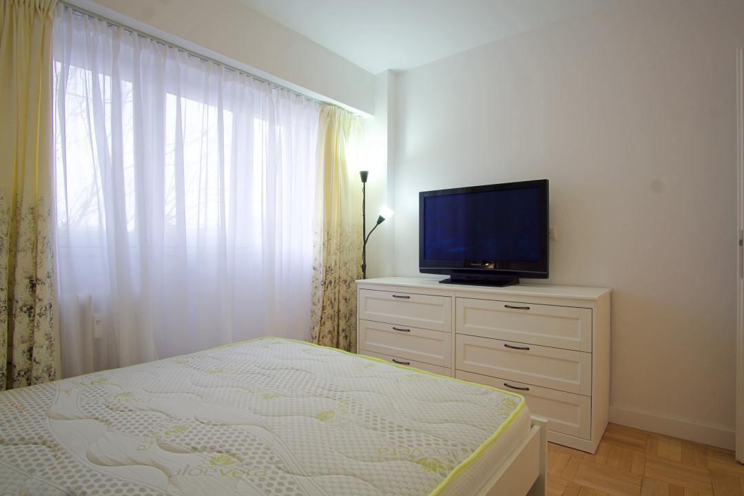 2 camere mobilat si utilat, renovat 2025, vedere spate, et 4, 2 AC, boiler, 1986