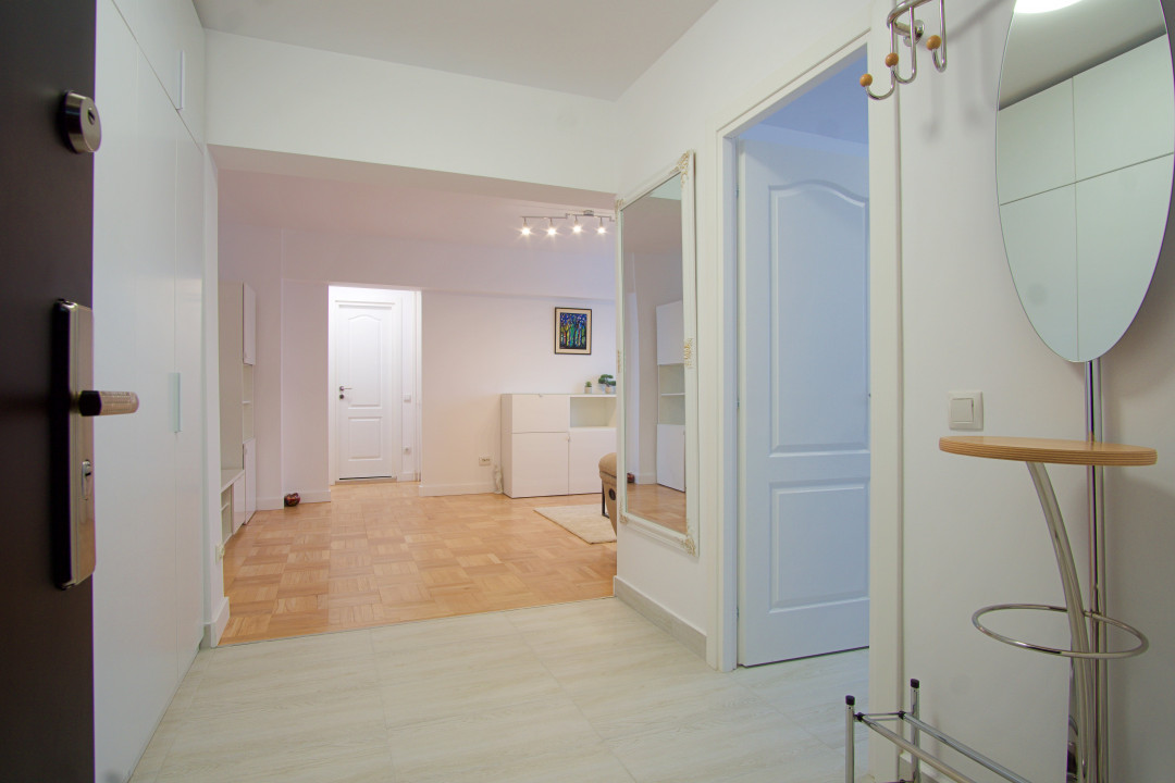 2 camere mobilat si utilat, renovat 2025, vedere spate, et 4, 2 AC, boiler, 1986