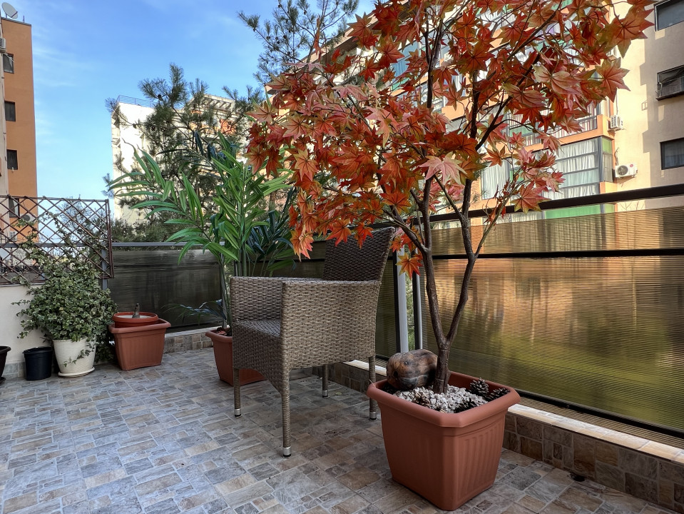 Inchiriere garsoniera – Terra Residence. Terasa si gradina. 