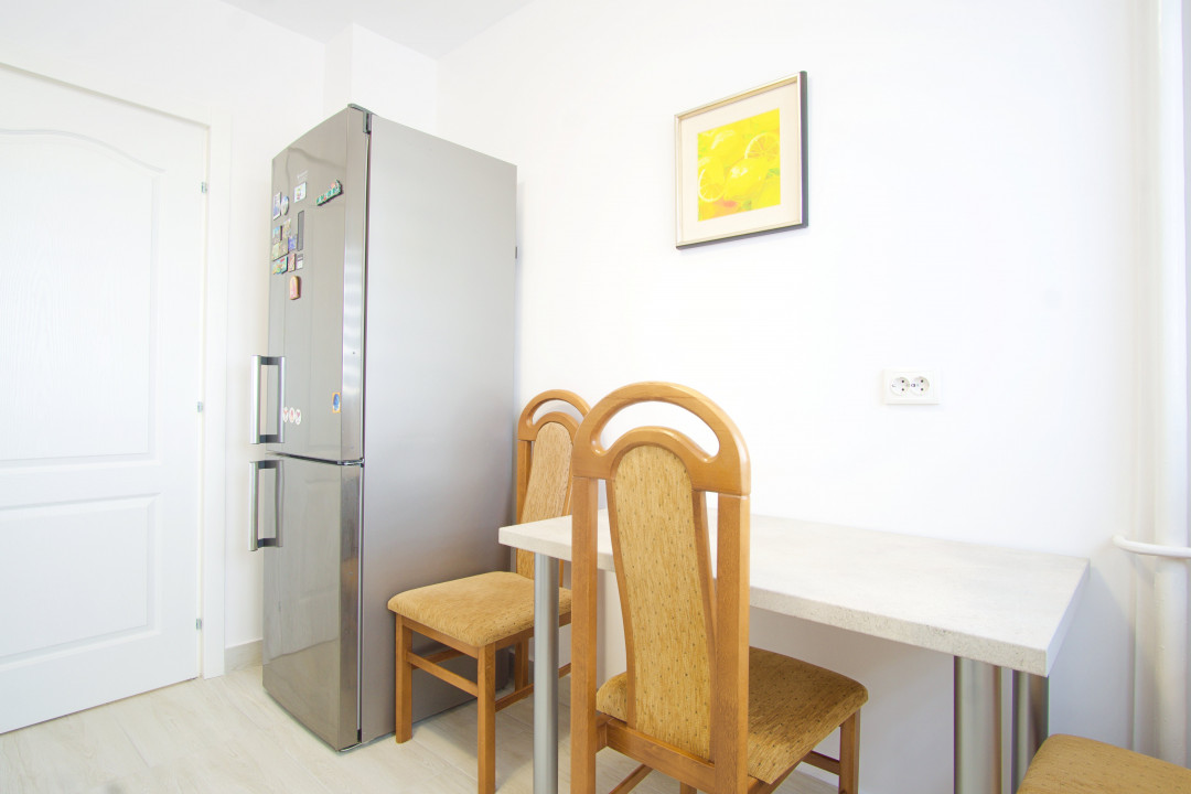 2 camere mobilat si utilat, renovat 2025, vedere spate, et 4, 2 AC, boiler, 1986