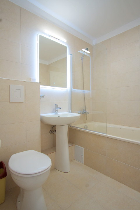 2 camere mobilat si utilat, renovat 2025, vedere spate, et 4, 2 AC, boiler, 1986