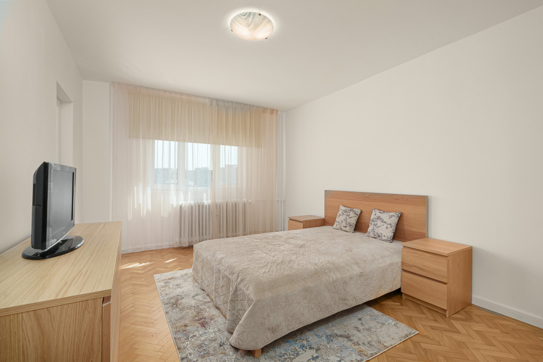 Garsoniera decomandată prima închiriere Banu Manta - vedere spate