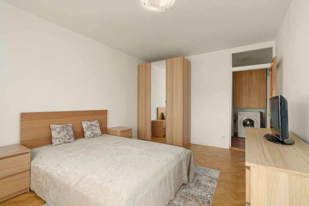 Garsoniera decomandată prima închiriere Banu Manta - vedere spate