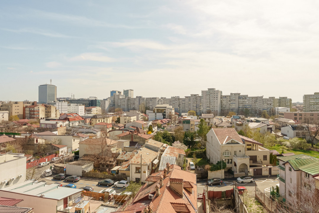 Garsoniera decomandată prima închiriere Banu Manta - vedere spate