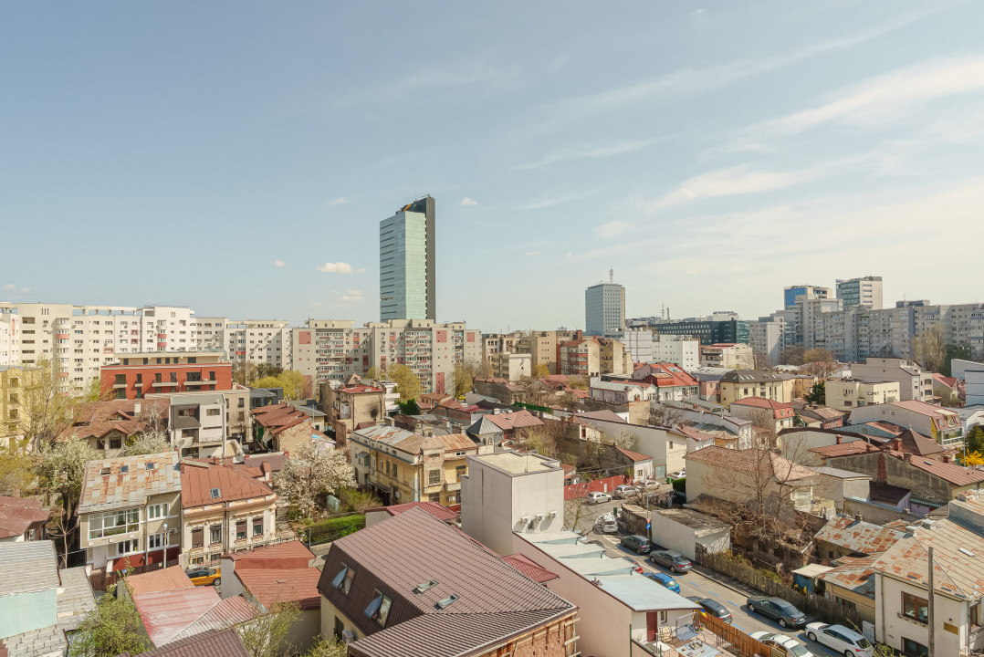 Garsoniera decomandată prima închiriere Banu Manta - vedere spate