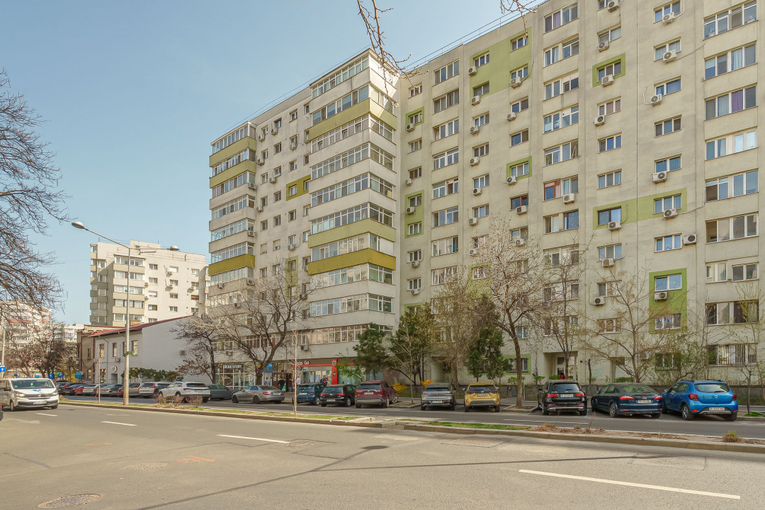 Garsoniera decomandată prima închiriere Banu Manta - vedere spate