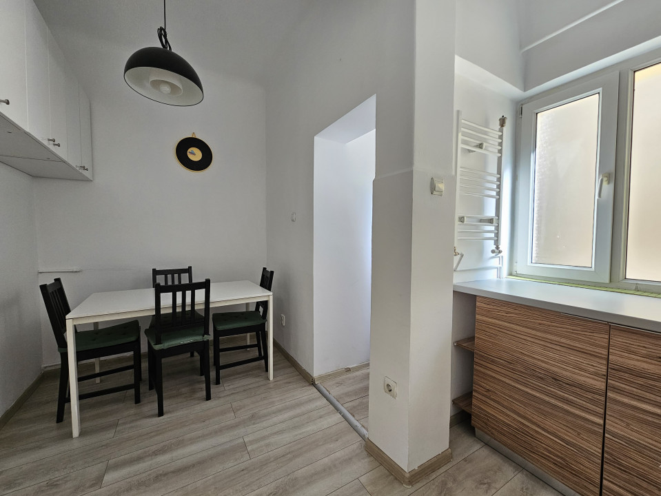 Apartament cochet cu 3 camere, la prima inchiriere , zona ultracentrala !