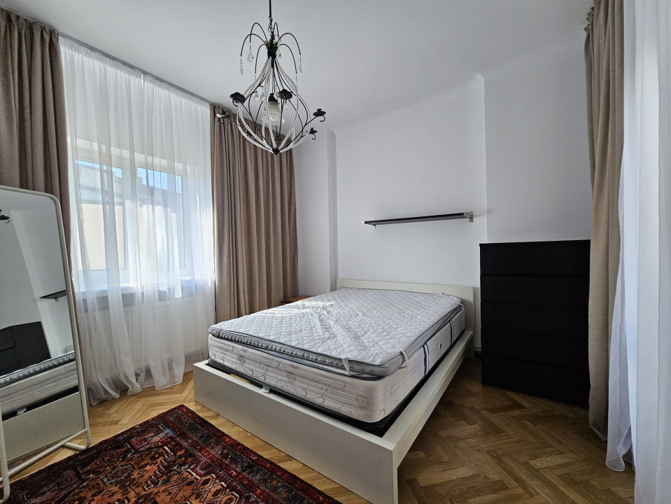 Apartament cochet cu 3 camere, la prima inchiriere , zona ultracentrala !