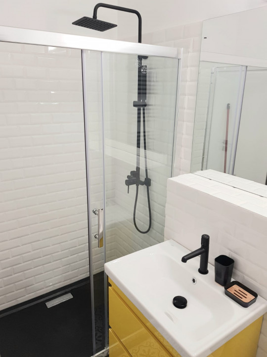 Garsoniera renovata- complet mobilata si utilata - prima inchiriere - 