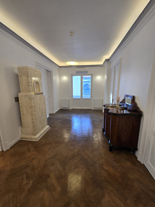 Închiriez apartament în vilă interbelică – Calea Dorobanți, 180 mp, etaj 3/3