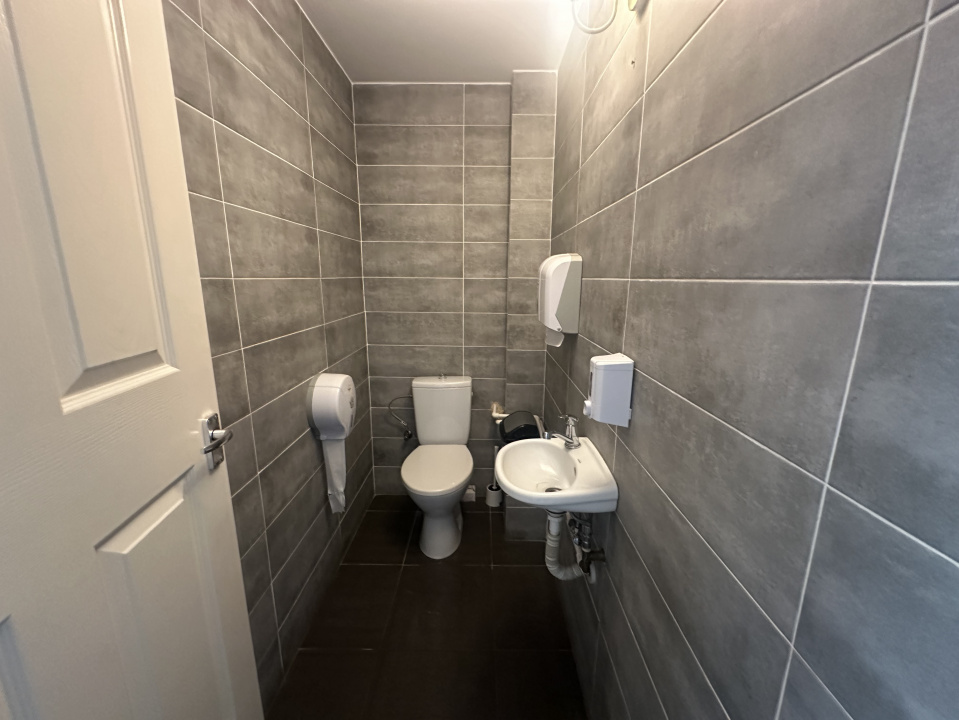 Spatiu Comercial 138,7 MP+2 locuri parcare New Residence