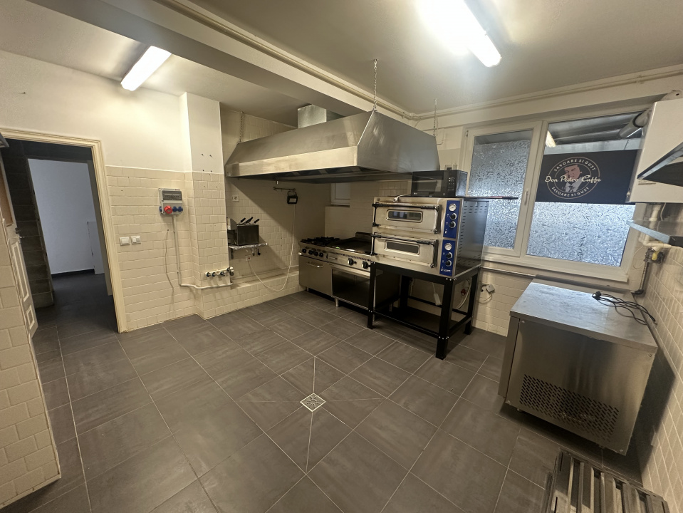 Spatiu Comercial 138,7 MP+2 locuri parcare New Residence
